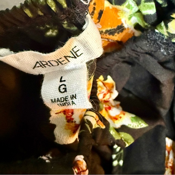 🌻Romantic Black Floral Dress with optional belt - Picture 4 of 5